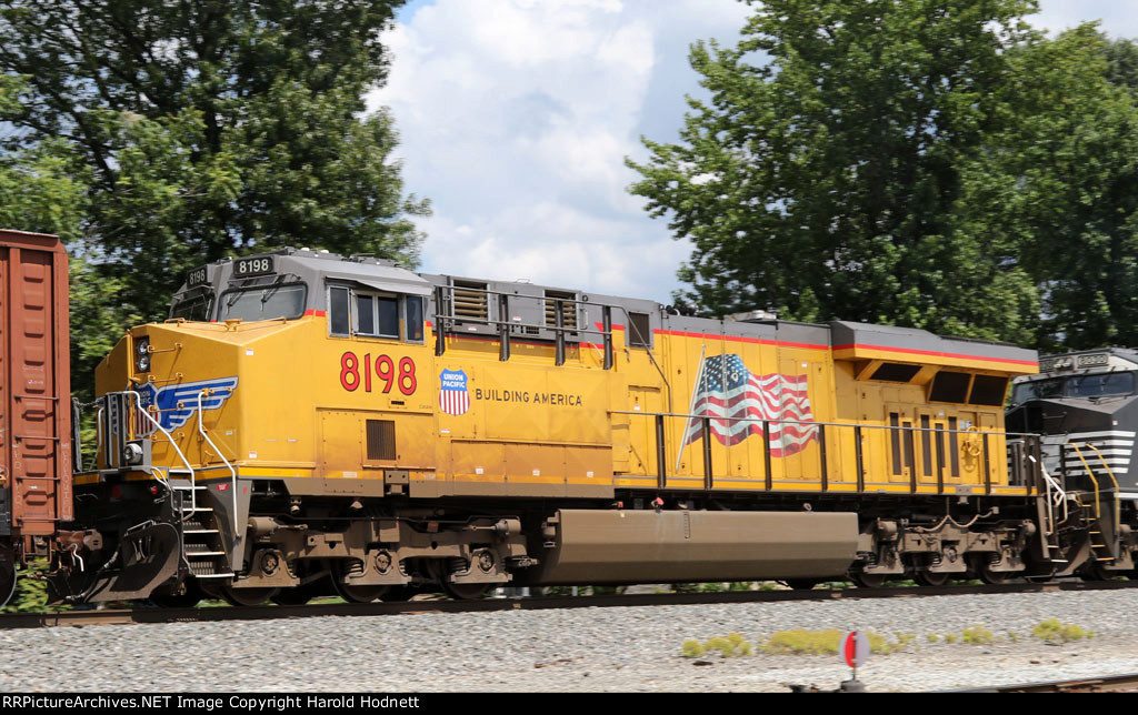 UP 8198 heads northbound on NS train 12R